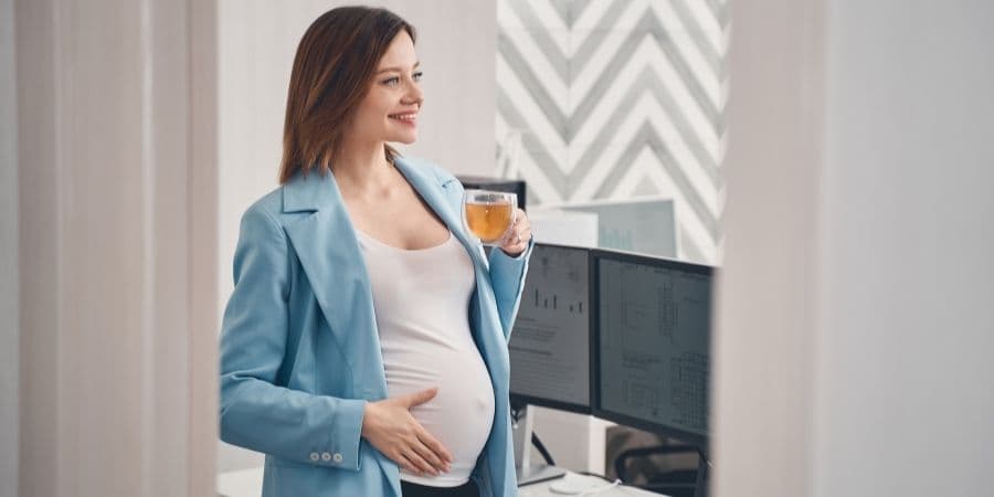 O Código do Trabalho protege as trabalhadoras grávidas, mães e pais de recém-nascidos. Conheça oito direitos exclusivos, esse