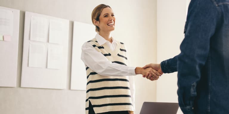 Saiba que tipos de contratos de trabalho existem, quais os direitos e deveres de trabalhadores e empregadores e o que deve ve