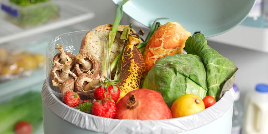 Cozinha em grandes quantidades ou apenas o necessário? Quando vai a um restaurante, deixa os restos ou traz para casa? Quanta