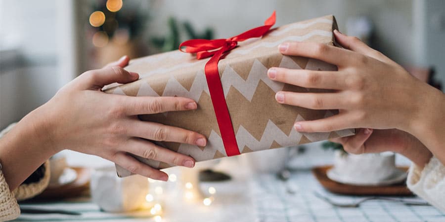 Ainda está sem ideias para as prendas de Natal? E que tal oferecer produtos portugueses? Ajude a economia do país e compre de