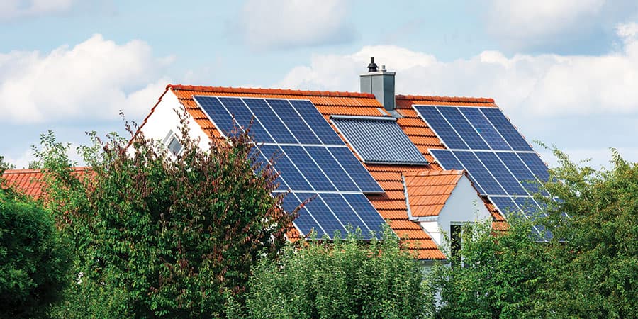 A resposta é sim, se quer começar a poupar na fatura da luz, ao mesmo tempo que produz e consome energia limpa. Apesar de ain