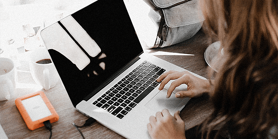 Trabalhar por conta própria exige muita organização e capacidade de gestão do tempo e não só. Se está a precisar de ajuda a m