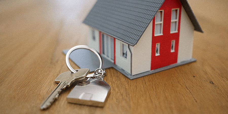 Ao comprar casa, há muitas despesas que tem de suportar, mas nalgumas tem hipótese de escolha e consegue poupar centenas de e