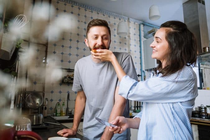 O mundo tem-se debatido contra o desperdício alimentar e há várias alternativas para evitar deitar comida fora. Uma delas é a