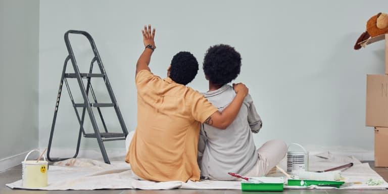 Fazer obras em casa não tem de significar gastos excessivos. Saiba como planear a remodelação e manter o orçamento sob contro