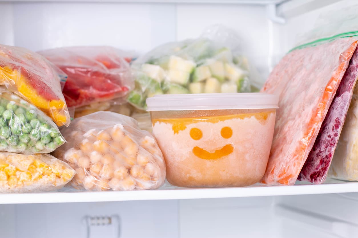 Já pensou que o processo de conservação dos alimentos começa logo no supermercado? Aqui encontra dicas para prolongar a vida 