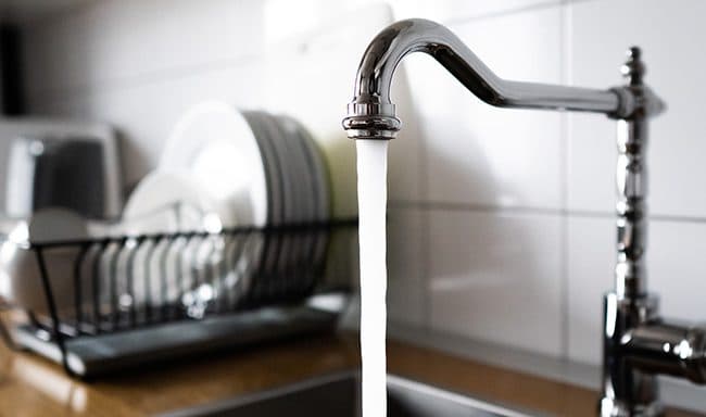 Como poupar água: 15 dicas simples para o dia a dia