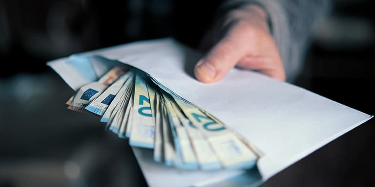 Vai fazer ou receber uma doação, mas tem dúvidas quanto aos impostos? Perceba quando se paga e quem tem essa obrigação. 
