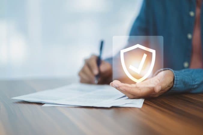 Existem seguros obrigatórios por lei e outros facultativos, mas oferecem benefícios vários e que podem proteger e proporciona