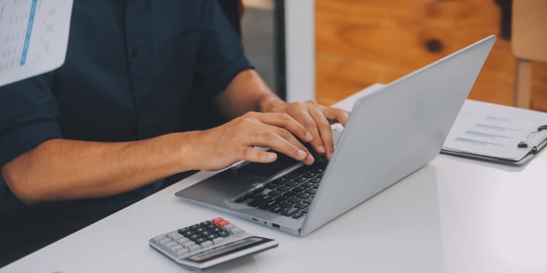 O IRC é um imposto anual sobre os rendimentos obtidos pelas empresas. Se tem ou vai abrir um negócio, saiba como funciona e q