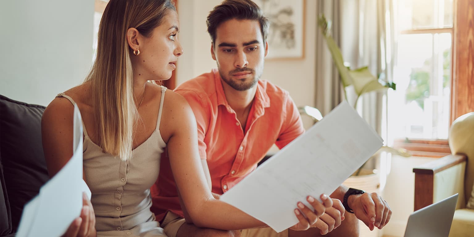 Quando um casal tem créditos e se divorcia, há medidas a tomar em relação ao empréstimo. Afinal, quem deve pagar? E se for um