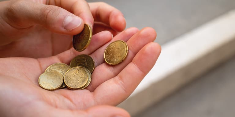 O Rendimento Social de Inserção é um apoio para pessoas em situação de pobreza extrema. Saiba como funciona.
