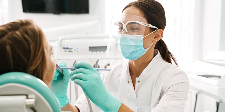 O cheque-dentista é um apoio que dá acesso a cuidados de saúde oral, incluindo prevenção, diagnóstico e tratamento. Saiba a q