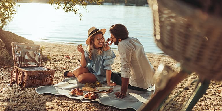 Neste verão não precisa de gastar muito dinheiro para se divertir. Veja as nossas sugestões e descubra como poupar em ativida