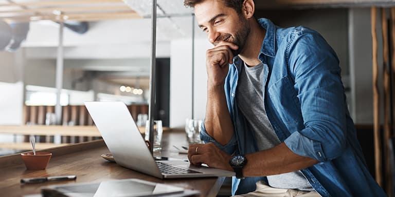 O pagamento de IVA para trabalhadores independentes nem sempre é obrigatório. Conheça as regras, as exceções e as obrigações 