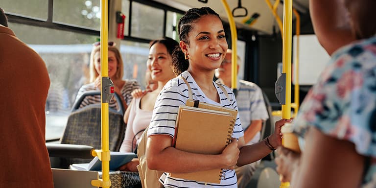 O passe estudante é gratuito para todas as crianças e jovens entre os quatro e os 23 anos. Saiba como pedir.
