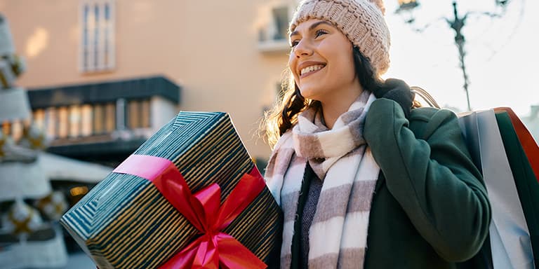 Está a pensar antecipar as suas compras de Natal? Saiba como as planear e conheça quatro formas de poupar nos presentes.
