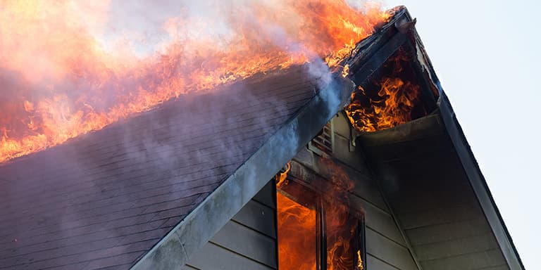 O seguro de incêndio é obrigatório para proprietários de apartamentos. Conheça as regras e as coberturas e saiba como ativar 