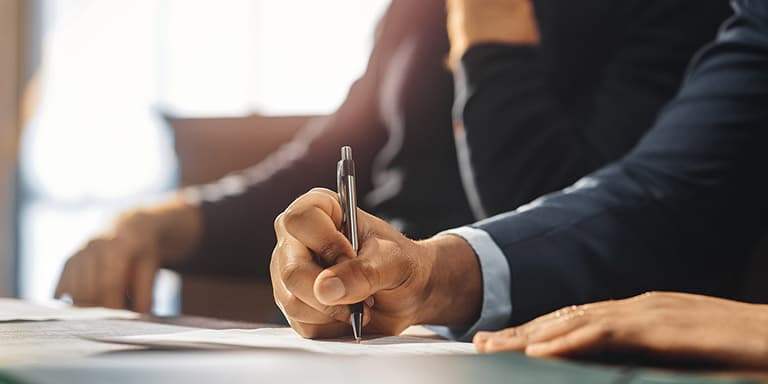 A cobertura de proteção jurídica é útil para ajudar a resolver questões judiciais poupando nas despesas legais. Saiba como fu