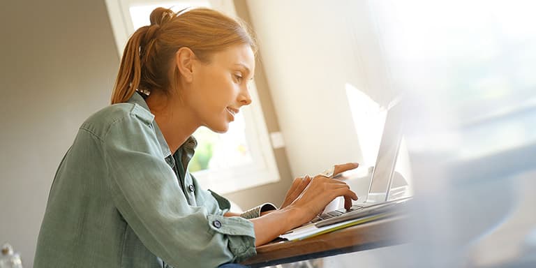 Está à procura de emprego? Saiba como escrever uma carta de motivação e conheça 5 dicas para aumentar as suas hipóteses de se
