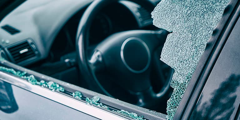 Encontrar o carro vandalizado é sempre motivo de aborrecimento. Mas é importante manter a calma e saber como agir para o míni