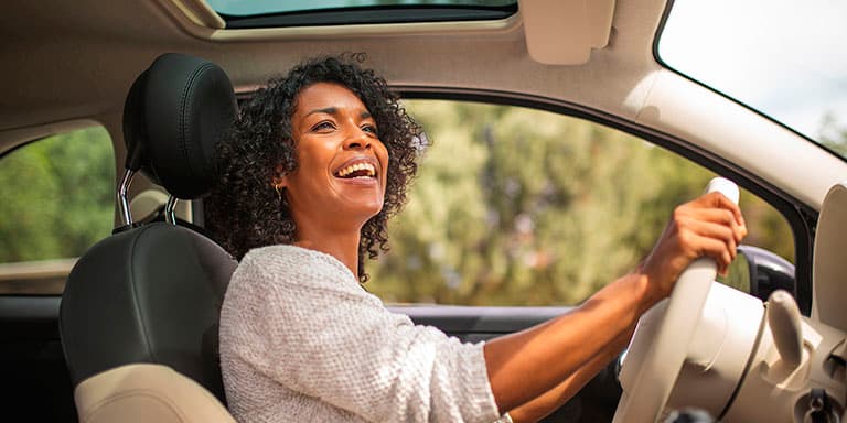Se está a ponderar comprar um carro usado, conheça alguns cuidados que deve ter antes e depois de fechar negócio.
