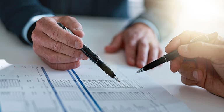 Se viaja em serviço, pode ter direito a ajudas de custo. Saiba como funcionam, como são pagas e qual o regime fiscal aplicáve