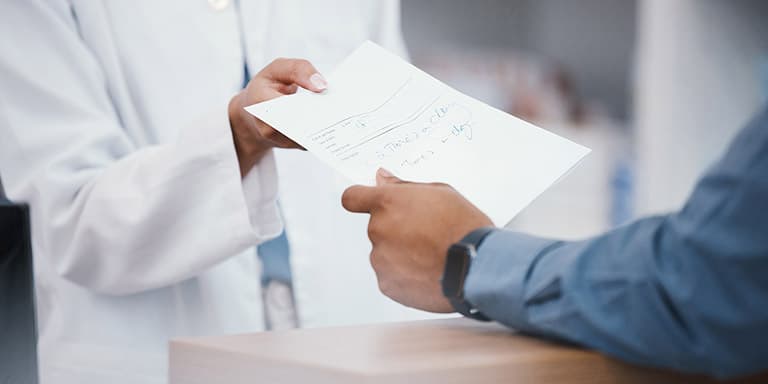 Se vai viajar para fora da Europa, saiba em que consiste a consulta do viajante e quando é que a deve marcar. 
