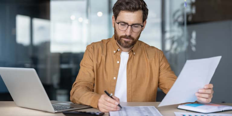 Se tem uma empresa ou recebe rendimentos empresariais, perceba o que é a tributação autónoma, como funciona e quais as taxas 