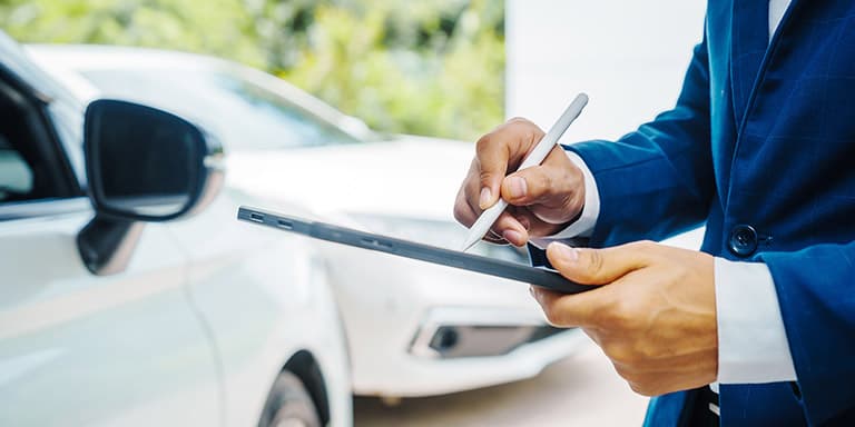 Saiba em que situações deve ser emitido o Documento Único Automóvel, como o pedir e como alterar as informações que nele cons