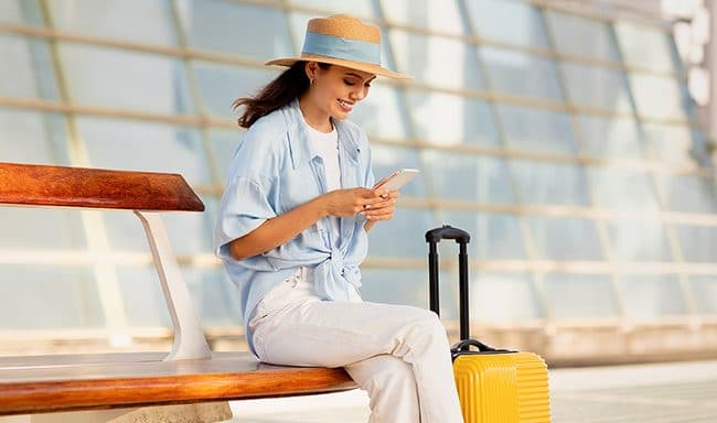 Vai viajar sozinho? Descubra 5 dicas de poupança e segurança