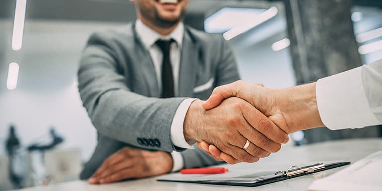 O que é preciso saber e fazer para escolher o melhor crédito pessoal? Veja o que deve ter em conta, os passos a dar e algumas