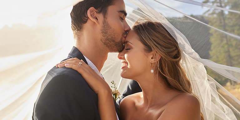 Um financiamento de casamento pode ser feito com recurso a poupanças, a crédito ou a ofertas. Qual a melhor solução e quanto 