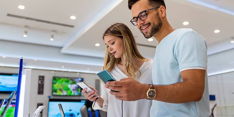 Optar por comprar telemóveis recondicionados permite poupar algum dinheiro. Conheça as vantagens destes modelos e os cuidados