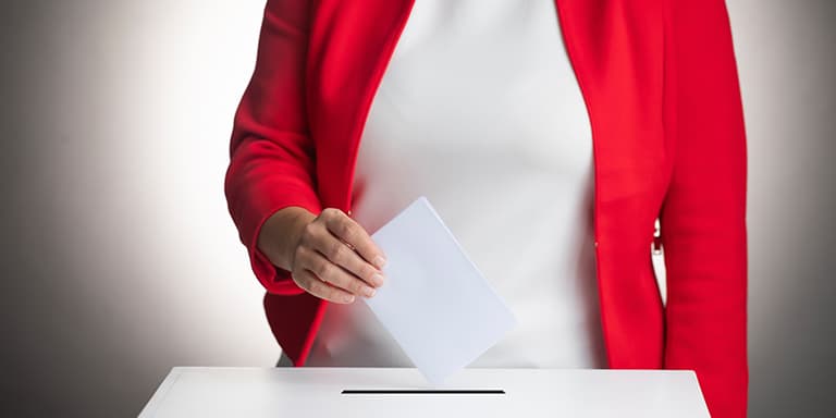 Saiba como funcionam as eleições em Portugal, onde pode votar e quais as regras relativas ao voto antecipado.

