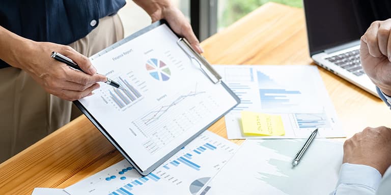 Está a pensar entrar no mundo dos investimentos? Conheça algumas dicas financeiras essenciais para começar a investir.
