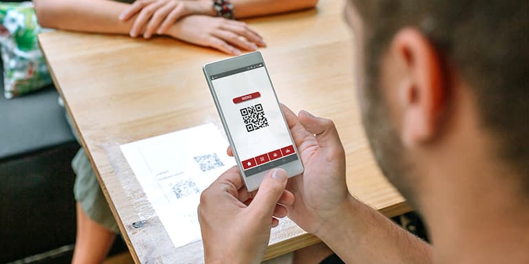 Saiba como poupar nas suas compras de supermercado, em restaurantes ou até em hotéis através de cupões e sites de descontos.
