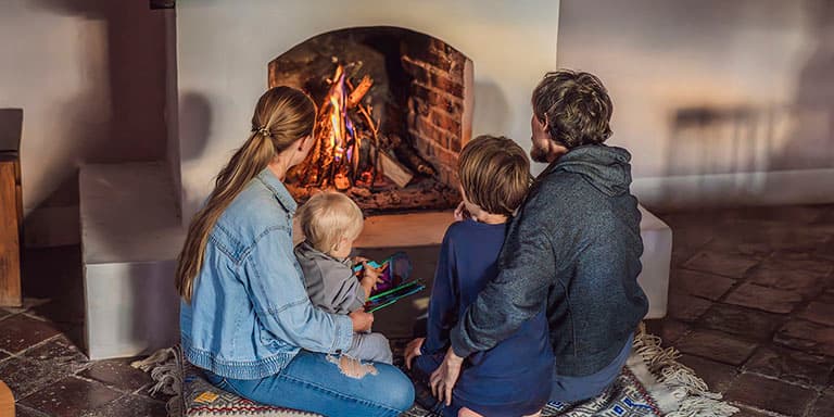 Conheça as medidas que deve pôr em prática para prevenir os incêndios domésticos e saiba como agir em caso de fogo.
