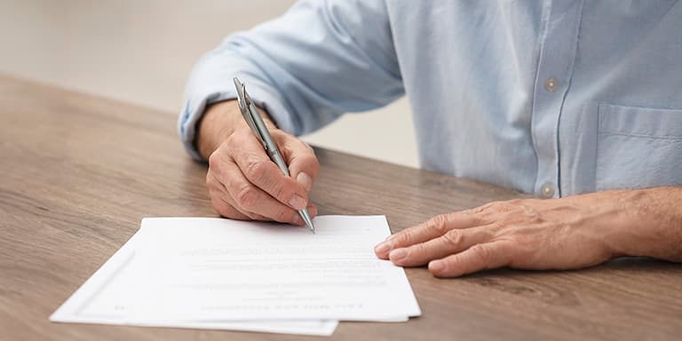 Para fazer um testamento é necessário cumprir alguns requisitos legais. Saiba como funciona todo o processo.
