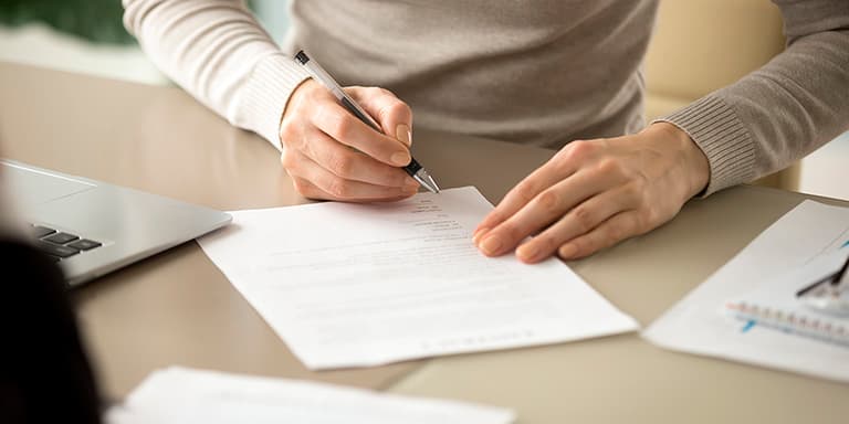 A carta de despedimento é um documento fundamental para quem quer rescindir contrato de trabalho. Saiba como escrever uma.
