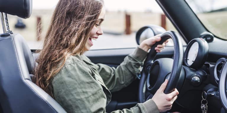 Vai comprar o primeiro carro e tem dúvidas sobre os passos a dar, os cuidados a ter e o tipo de financiamento? Temos as respo