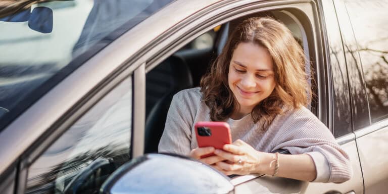 Quer poupar algum dinheiro em combustível? Descubra como funciona o carpooling e como pode começar a partilhar boleias.
