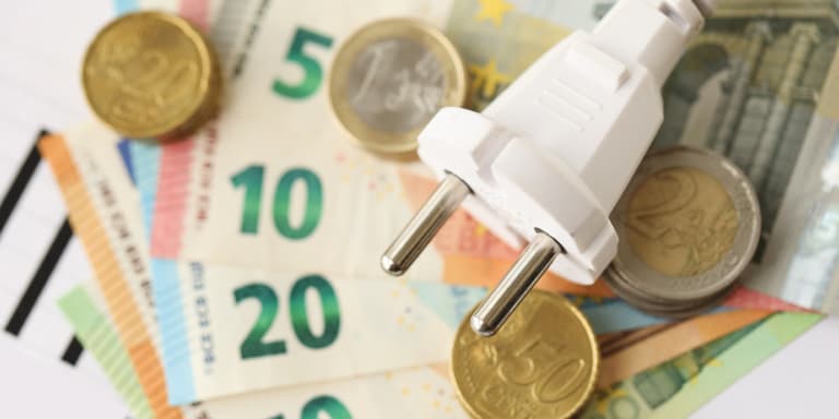Numa crise energética os preços sobem e a procura supera a oferta. Assim, poupar energia é ainda mais importante. Saiba como 