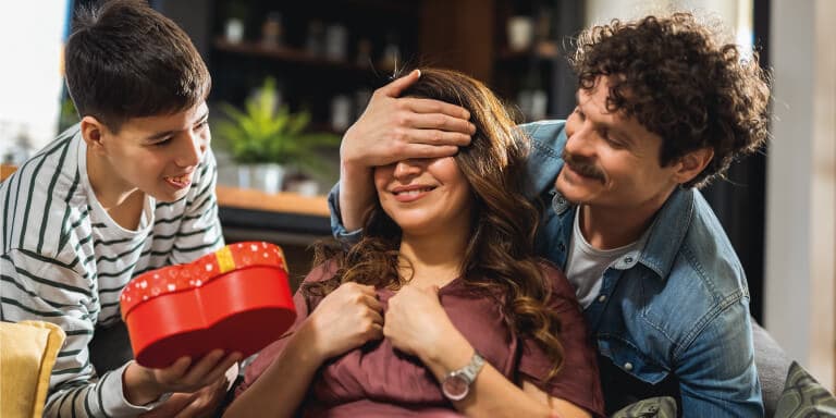 Não sabe o que fazer no Dia da Mãe? Veja as nossas sugestões para presentear a sua mãe sem gastar muito dinheiro.
