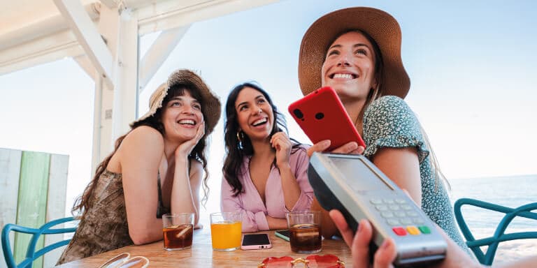 Precisa de uns dias de descanso? Descubra dicas práticas para planear umas férias baratas, seguras e perfeitas para toda a fa