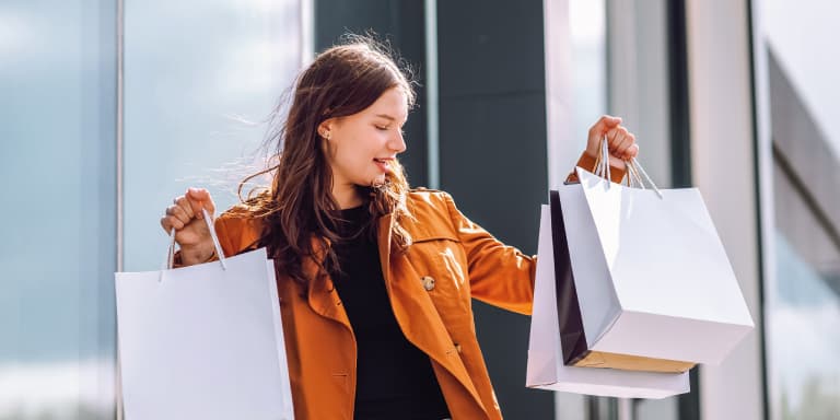 Compras por impulso a mais? Conheça as estratégias da Cat Poupança resistir às tentações, gastar menos e melhorar as suas fin