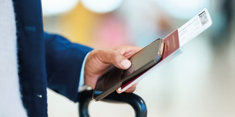 Se vai viajar para o estrangeiro, deve conhecer a app Registo Viajante. Descubra, neste artigo, para que serve e como funcion