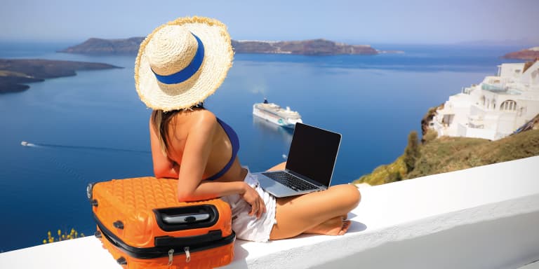 Descubra como reforçar a segurança online durante as férias e conheça oito dicas para proteger os seus dados e dispositivos.

