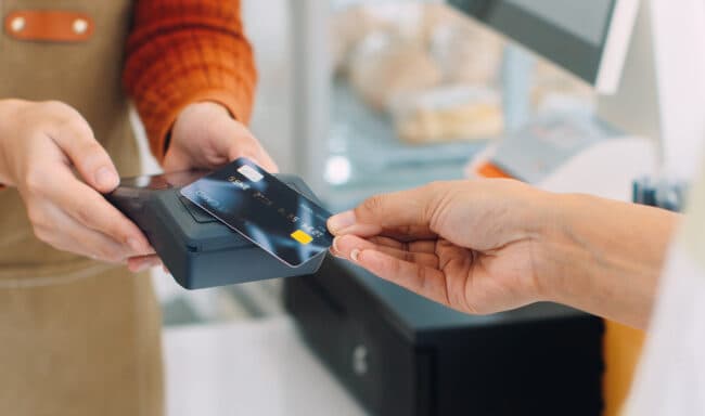 Ter um cartão contactless é seguro? 9 cuidados a garantir