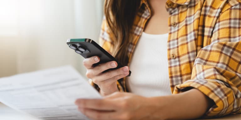 Pagar seguros pode pesar de forma diferente no orçamento. Conheça as opções disponíveis e saiba como escolher a mais adequada